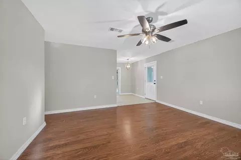 Living - 6524 Oakcrest Rd, Milton, FL 32570 photo 2 of 5