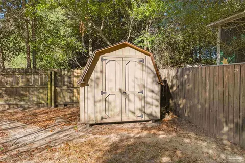 Exterior - 6524 Oakcrest Rd, Milton, FL 32570 photo 6 of 6