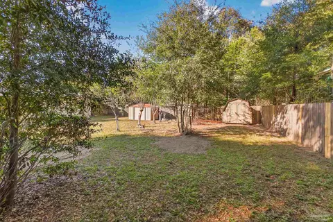 Exterior - 6524 Oakcrest Rd, Milton, FL 32570 photo 5 of 6