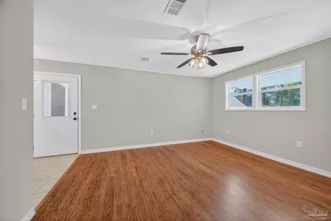 Living - 6524 Oakcrest Rd, Milton, FL 32570 photo 3 of 5