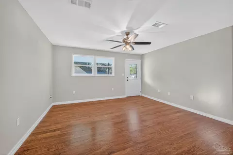 Living - 6524 Oakcrest Rd, Milton, FL 32570 photo 4 of 5