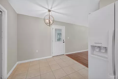 Entry Way - 6524 Oakcrest Rd, Milton, FL 32570 photo 4 of 7