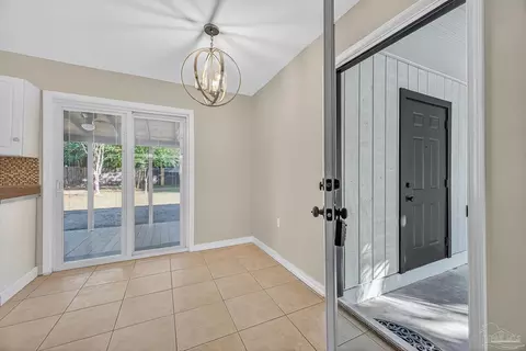 Entry Way - 6524 Oakcrest Rd, Milton, FL 32570 photo 7 of 7