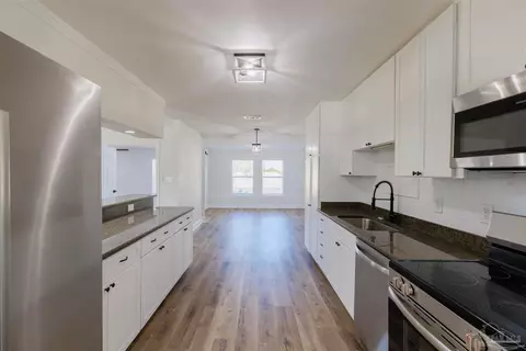 Entry Way - 2115 Stallion Rd, Cantonment, FL 32533 photo 3 of 11