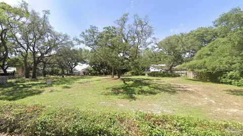 250 Bayshore Dr, Pensacola, FL 32507