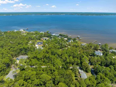 16502 N Shore Ln, Pensacola, FL 32507