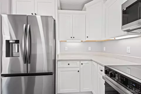 Kitchen - 4715 Live Oak Ln, Pace, FL 32571 photo 4 of 4