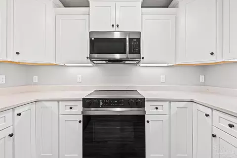 Kitchen - 4715 Live Oak Ln, Pace, FL 32571 photo 3 of 4