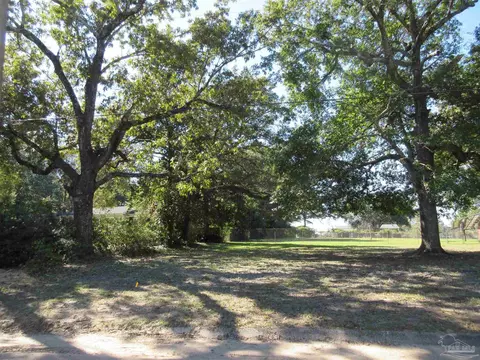 Kawanee Dr, Pensacola, FL 32514