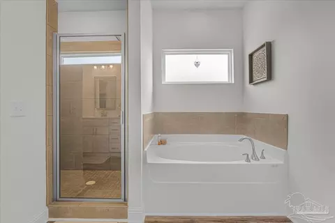 Bath - 441 Broadleaf Cir, Cantonment, FL 32533 photo 4 of 5