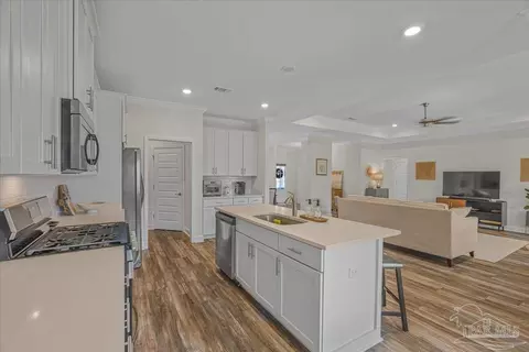 Entry Way - 441 Broadleaf Cir, Cantonment, FL 32533 photo 3 of 4