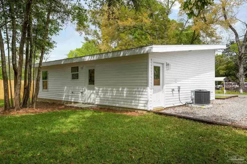 Exterior - 7151 Richard Lane Rd, Milton, FL 32583 photo 3 of 5