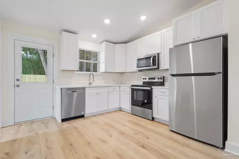 Kitchen - 7151 Richard Lane Rd, Milton, FL 32583 photo 2 of 2