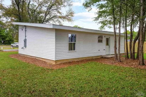 Exterior - 7151 Richard Lane Rd, Milton, FL 32583 photo 2 of 5