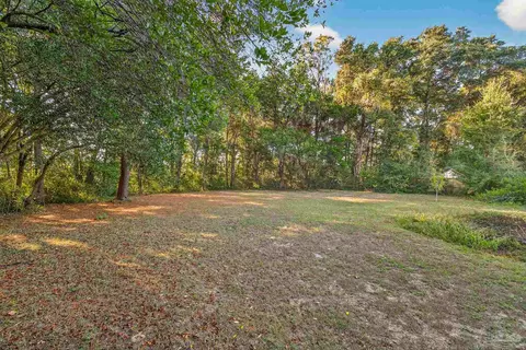 Exterior - 6571 Cedar St, Milton, FL 32570 photo 6 of 8