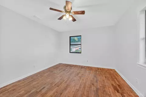Bedroom - 6571 Cedar St, Milton, FL 32570 photo 4 of 10