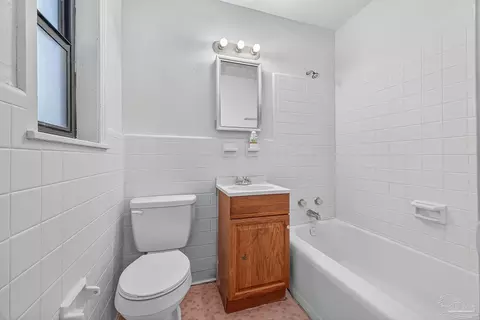 Bath - 6571 Cedar St, Milton, FL 32570 photo 5 of 5