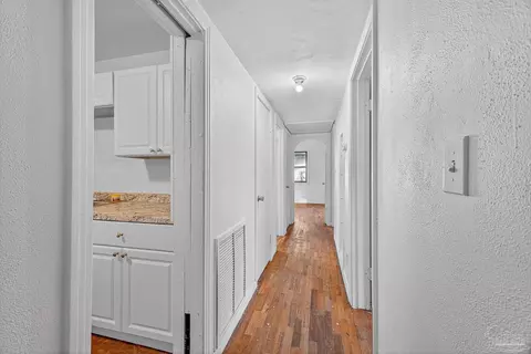 Entry Way - 6571 Cedar St, Milton, FL 32570 photo 2 of 5