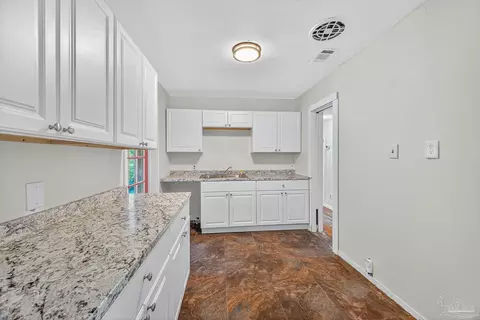 Entry Way - 6571 Cedar St, Milton, FL 32570 photo 1 of 5