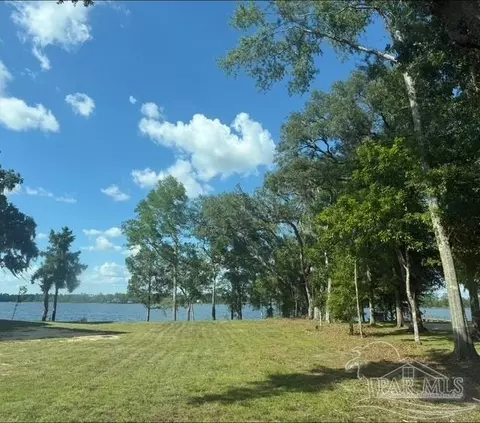 7586 Old Bay Pointe Rd, Milton, FL 32583