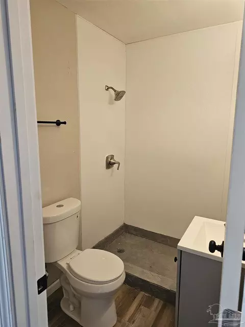 Bath - 4520 Struth Ln, Pace, FL 32571 photo 2 of 2