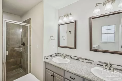 Bath - 3366 Farrish Rd, Jay, FL 32565 photo 1 of 3