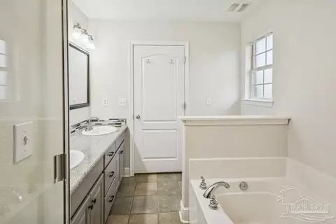 Bath - 3366 Farrish Rd, Jay, FL 32565 photo 2 of 3