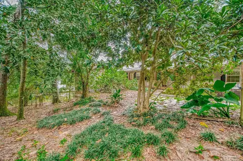 Exterior - 7619 Lakeside Dr, Milton, FL 32583 photo 18 of 20
