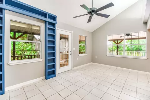 Living - 7619 Lakeside Dr, Milton, FL 32583 photo 7 of 11