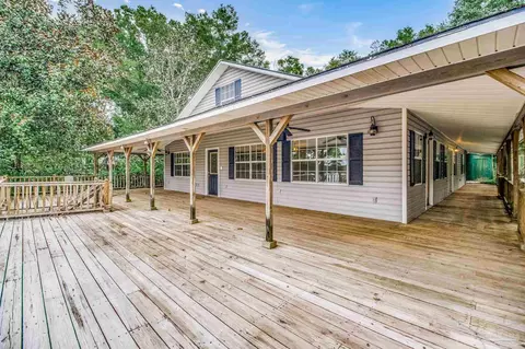 Exterior - 7619 Lakeside Dr, Milton, FL 32583 photo 10 of 20