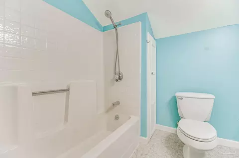 Bath - 7619 Lakeside Dr, Milton, FL 32583 photo 7 of 8