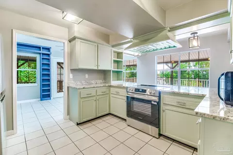 Kitchen - 7619 Lakeside Dr, Milton, FL 32583 photo 6 of 7