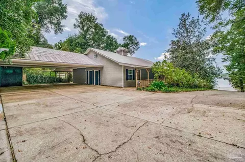 Exterior - 7619 Lakeside Dr, Milton, FL 32583 photo 3 of 20