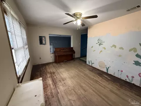 Living - 4251 Garcon Point Rd, Milton, FL 32583 photo 2 of 2