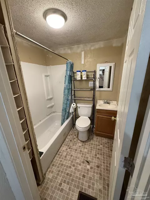 Bath - 4251 Garcon Point Rd, Milton, FL 32583 photo 1 of 1