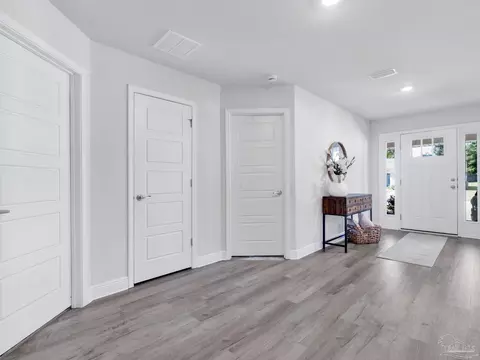 Entry Way - 5956 Parsonage Cir, Milton, FL 32570 photo 2 of 6