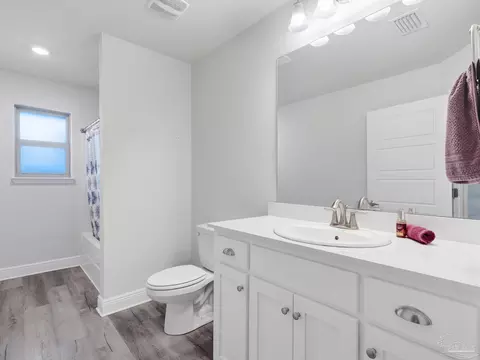 Bath - 5956 Parsonage Cir, Milton, FL 32570 photo 3 of 6