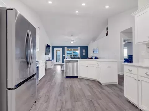 Kitchen - 5956 Parsonage Cir, Milton, FL 32570 photo 4 of 4