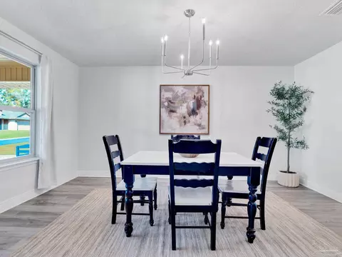 Dining - 5956 Parsonage Cir, Milton, FL 32570 photo 2 of 4