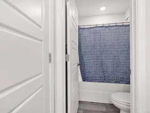 Bath - 5956 Parsonage Cir, Milton, FL 32570 photo 2 of 6