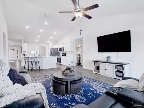 Living - 5956 Parsonage Cir, Milton, FL 32570 photo 2 of 4