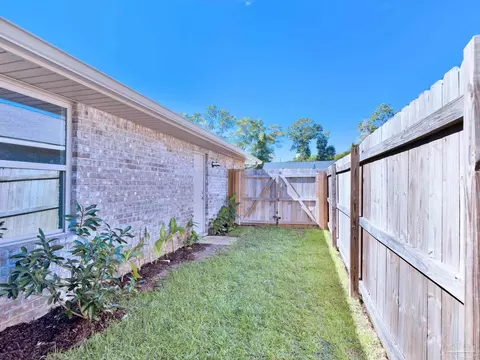 Exterior - 5956 Parsonage Cir, Milton, FL 32570 photo 10 of 21