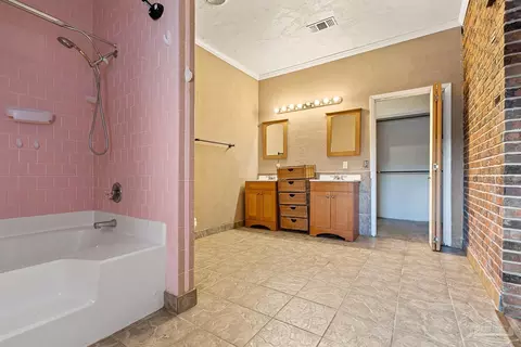 Bath - 4762 Pine Ln, Pace, FL 32571 photo 3 of 5