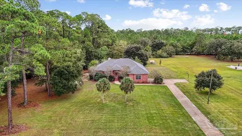 5557 Bay Meadows Dr, Milton, FL 32583