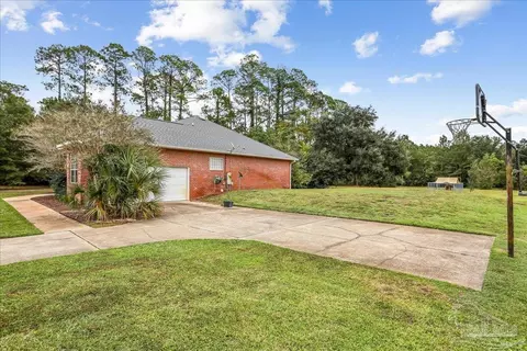 Exterior - 5557 Bay Meadows Dr, Milton, FL 32583 photo 3 of 6