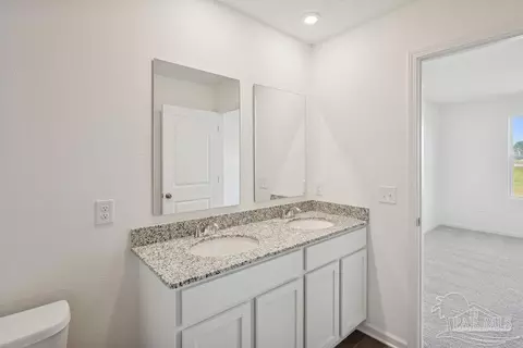 Bath - 3422 Shell Rd, Jay, FL 32565 photo 3 of 3