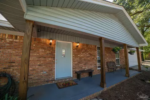 Exterior - 6485 Hamilton Bridge Rd, Milton, FL 32570 photo 3 of 7