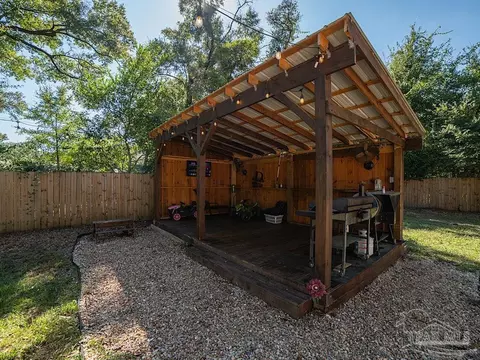 Exterior - 6485 Hamilton Bridge Rd, Milton, FL 32570 photo 6 of 7