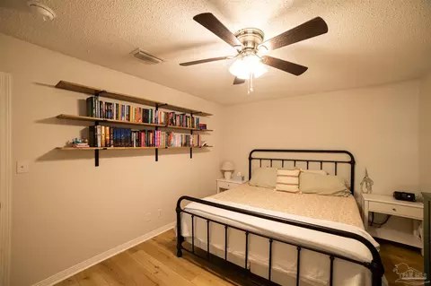 Bedroom - 6485 Hamilton Bridge Rd, Milton, FL 32570 photo 2 of 2