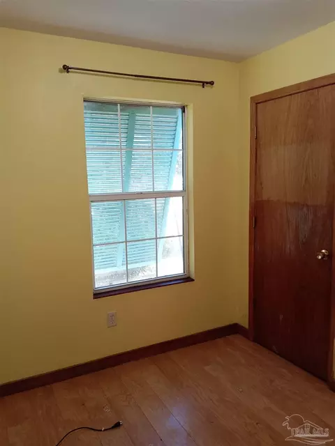 Bedroom - 5721 Pine Dr, Milton, FL 32583 photo 2 of 3